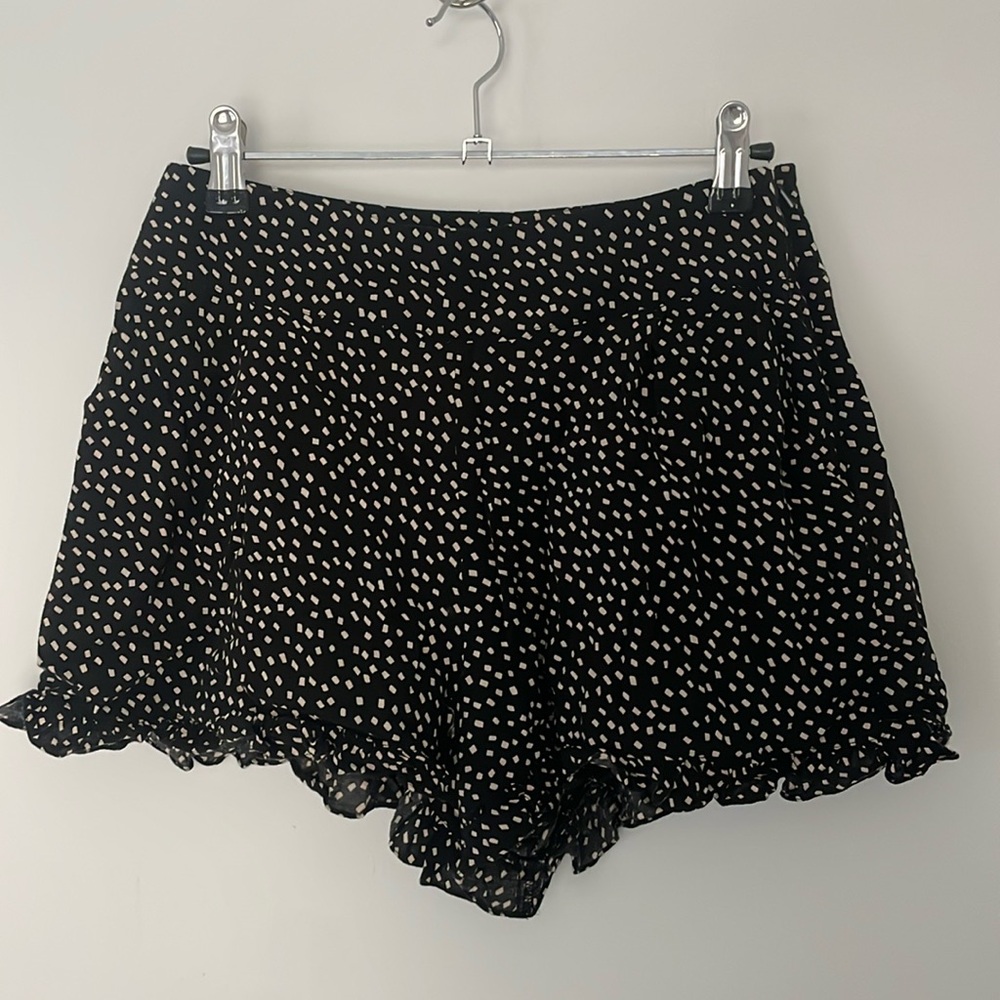 Forever New Shorts Rectangle Print Black Cream, csize SMALL cute frill edge